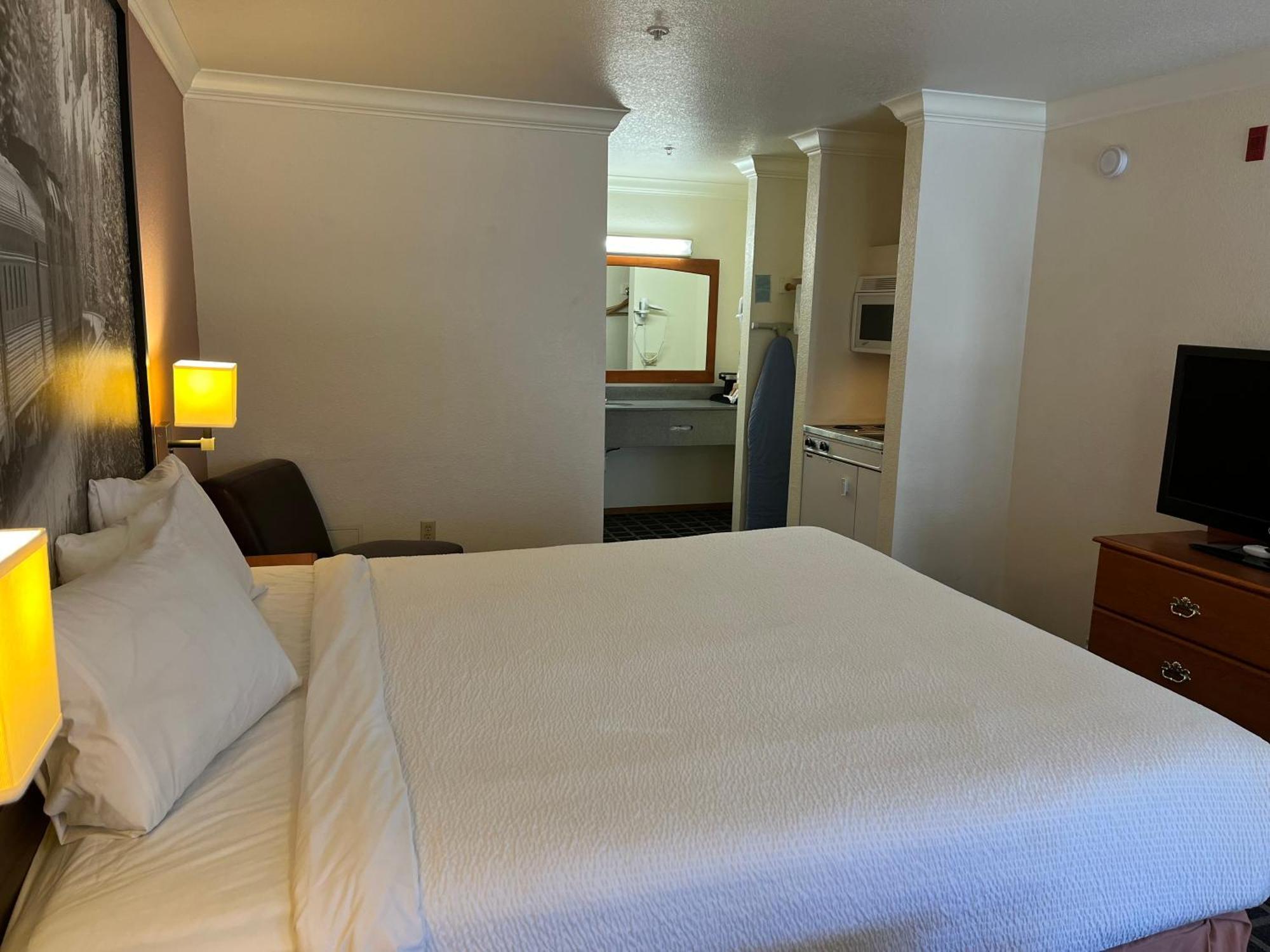 Creekside Inn & Suites Willits Bagian luar foto
