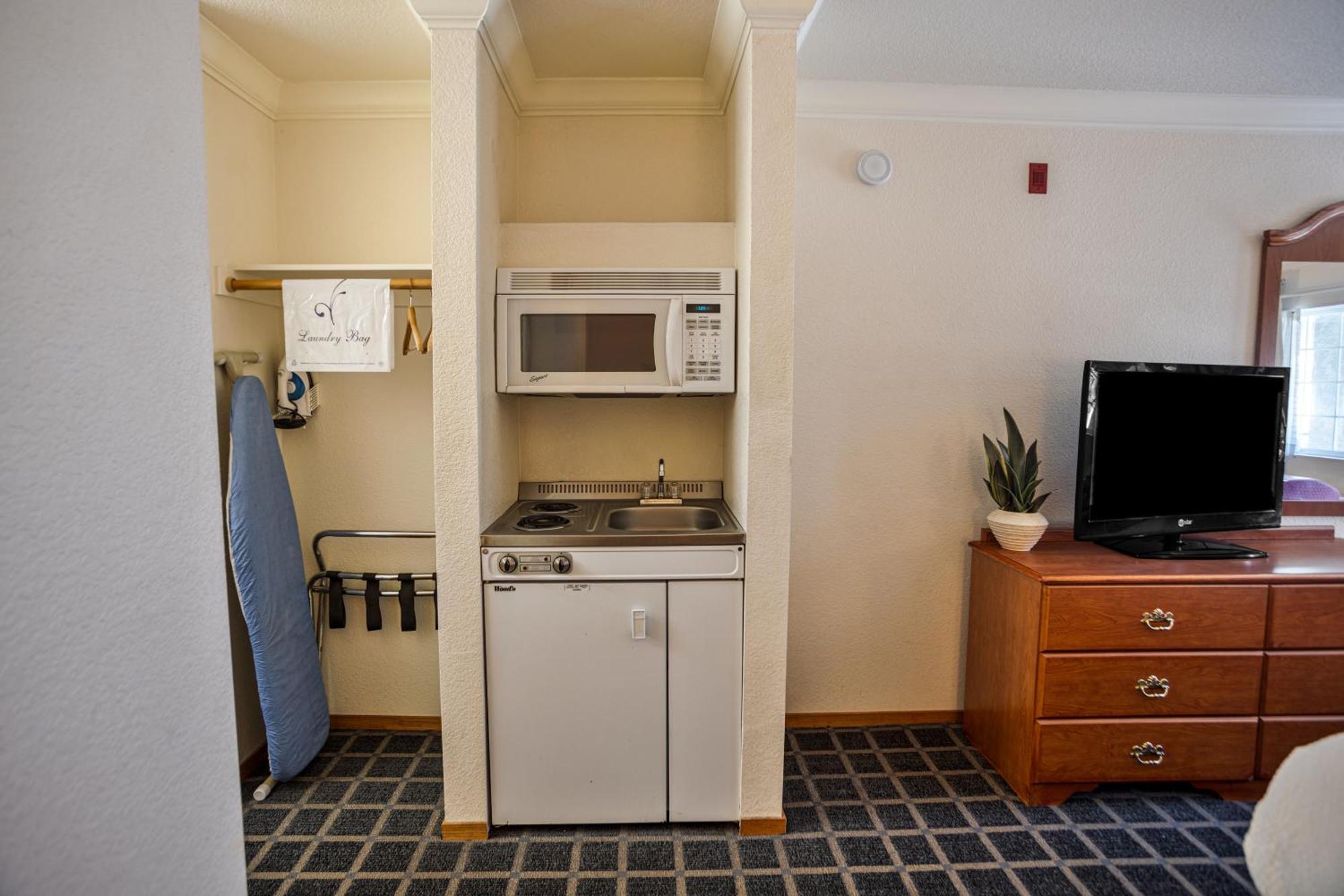 Creekside Inn & Suites Willits Bagian luar foto