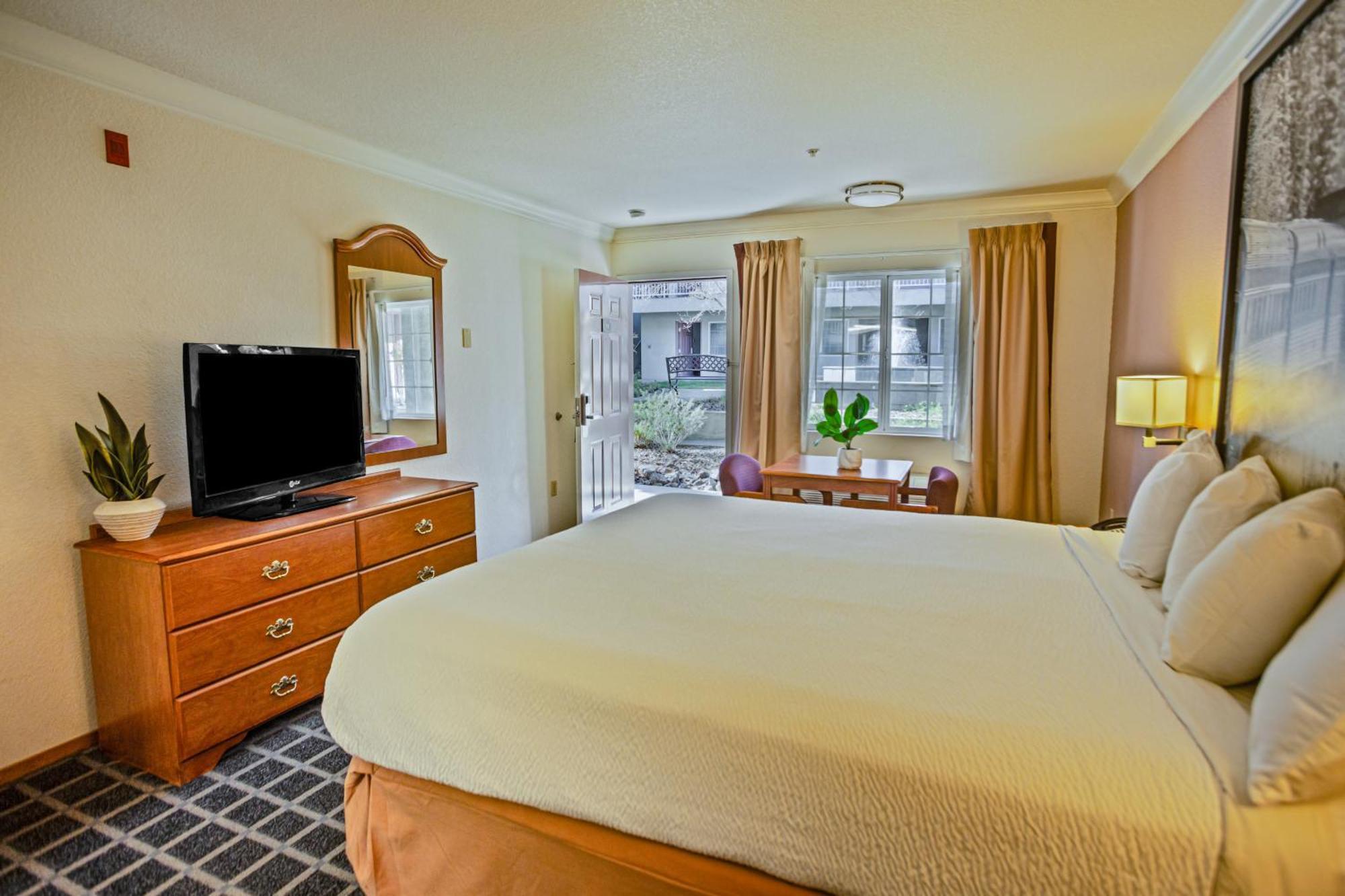 Creekside Inn & Suites Willits Bagian luar foto